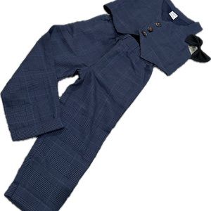 Boys 3pc suit and tie.